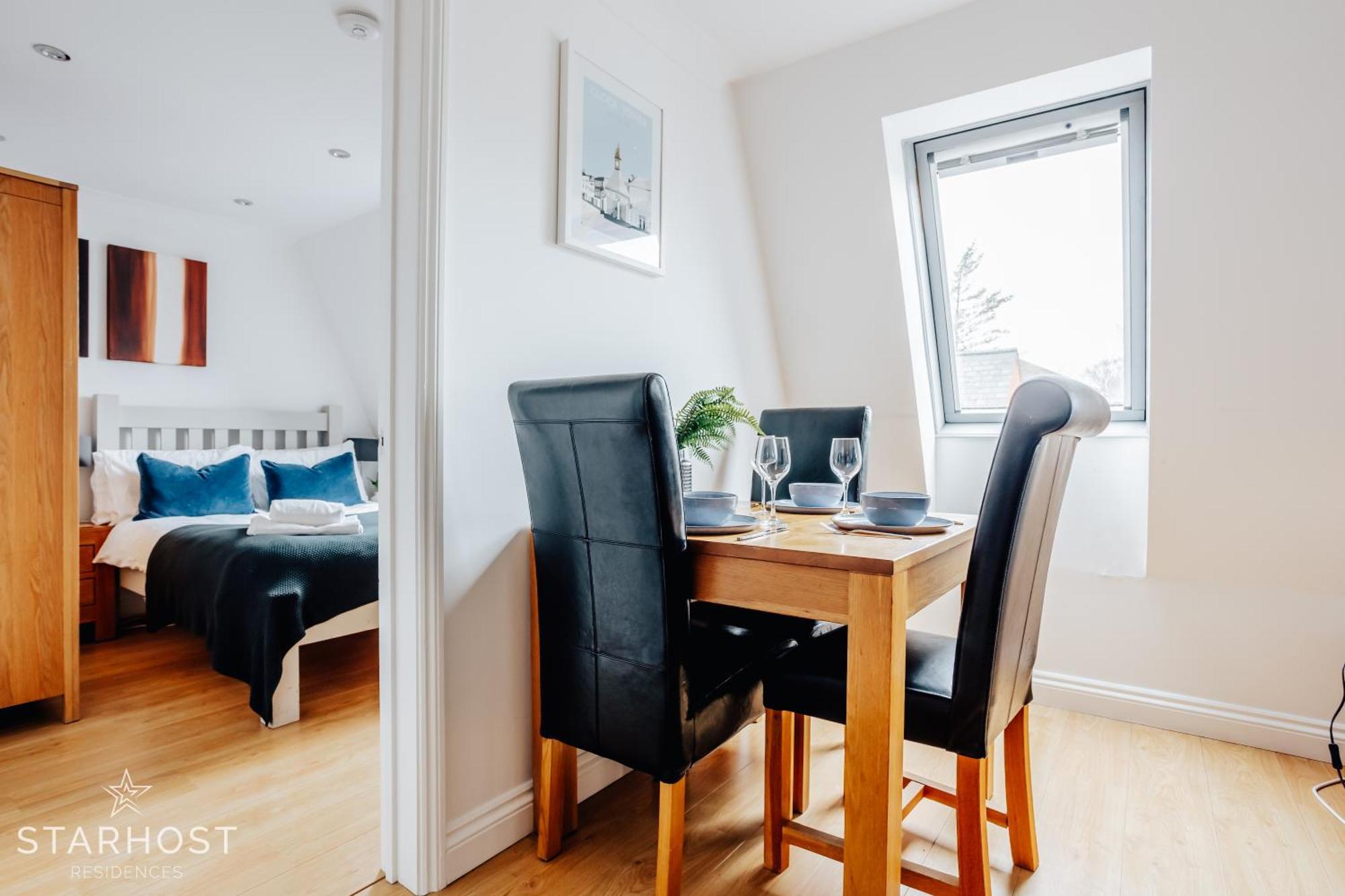 Central 3 Bed Apartment At Regents Court, Newbury Newbury  Eksteriør bilde